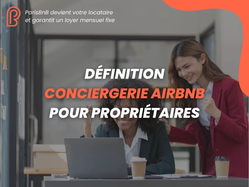 Deux femmes souriantes définissent la conciergerie Airbnb pour propriétaires