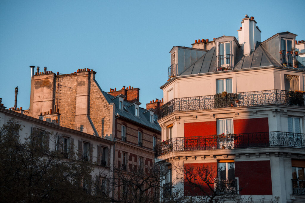 Immeuble avec balcons