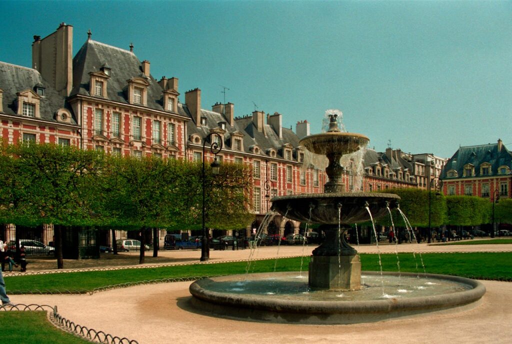 ParisBnB - Place des Vosges