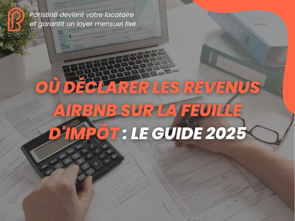 Feuille d’impôt, ordinateur et calculatrice sur un bureau