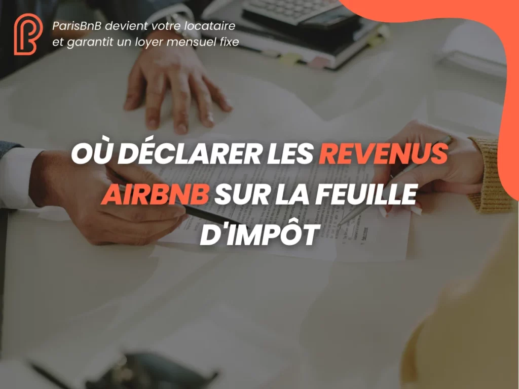 Feuille d’impôt, ordinateur et calculatrice sur un bureau