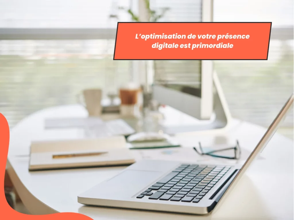 Ordinateur portable bureau, optimisation présence digitale primordiale