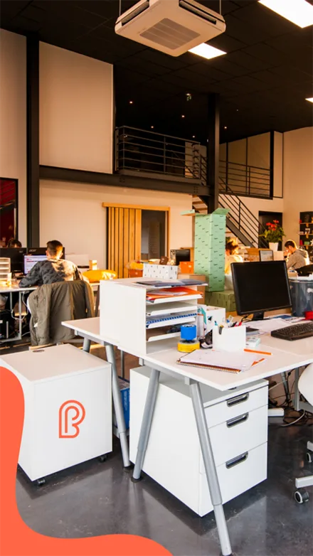 Bureau ParisBnB aidant les propriétaires à naviguer la Loi Anti Airbnb avec conciergerie complète à Paris