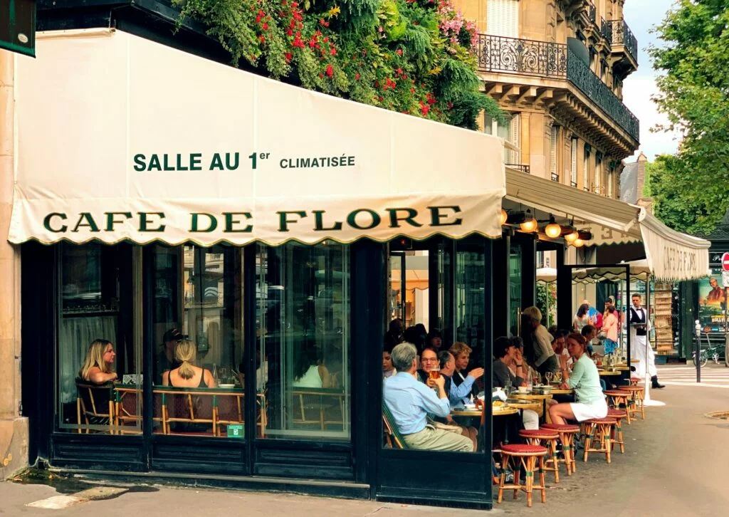 Saint-Germain-des-Prés, cœur du quartier où ParisBnB propose ses services de Conciergerie Airbnb Paris, avec assistance 24h/24, gestion complète et conformité à la loi anti-Airbnb